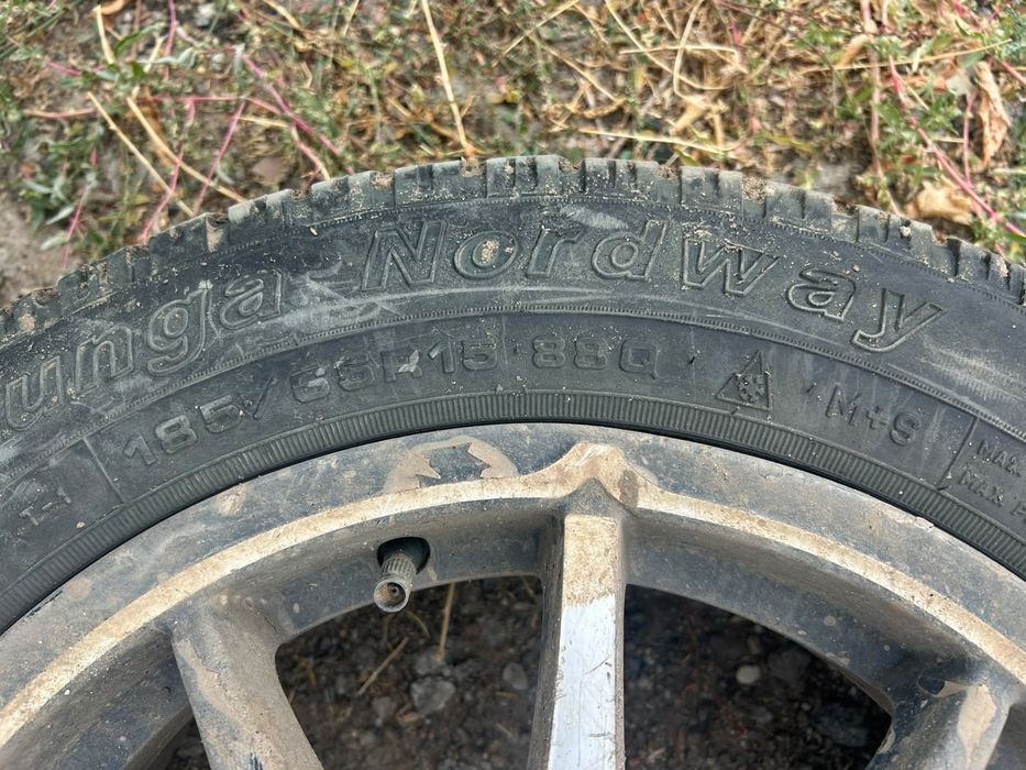 Продам зимние шины, с дисками R15