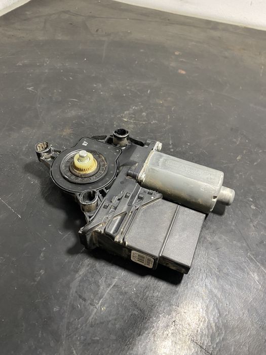 Motoras macara geam dreapta spate Vw Golf 5 Golf 6 2004-2015