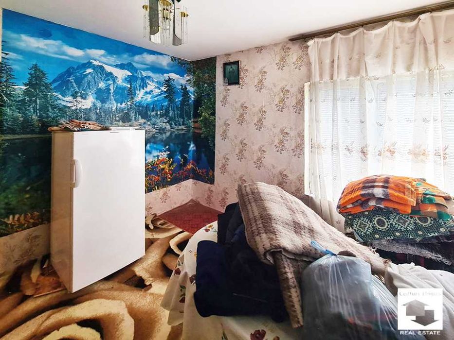 155078 Едноетажна къща с равен двор, кладенец и гараж в с. Сушица