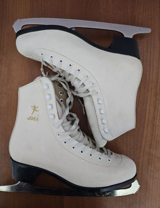 Продам женские коньки Jofa