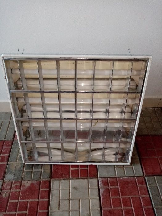 lampa plfoniera cu 4 tuburi fluorescente