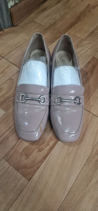 Продам женские туфли