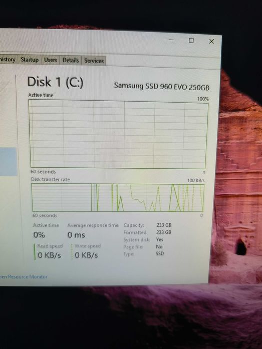 Продавам Компютър 1080 8gb i5-8600k 16 gb ram