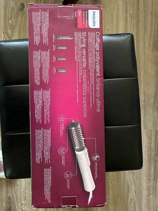 Сешоар/Четка,марка Philips за коса , с горещ въздух и въртящ механизъм