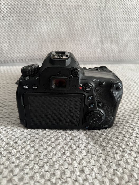 Продам Canon 6d mark 2 (без объектива)