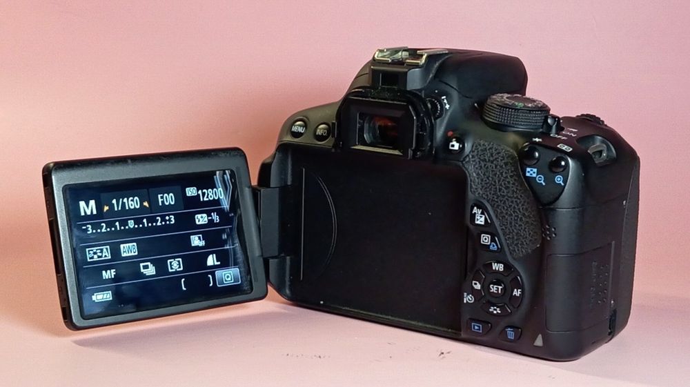 Canon EOS 700D DSLR