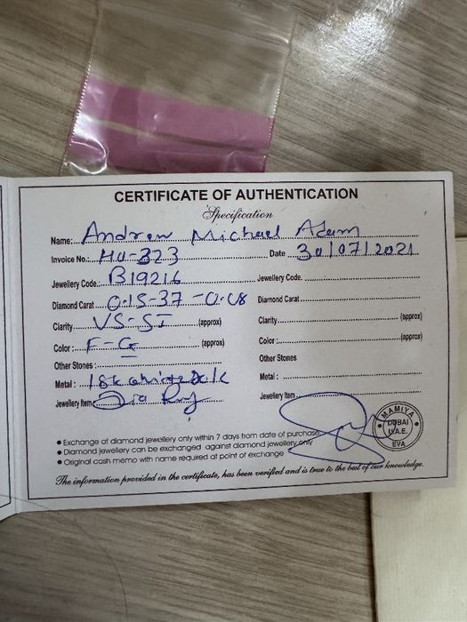 Кольцо с бриллиантом новое