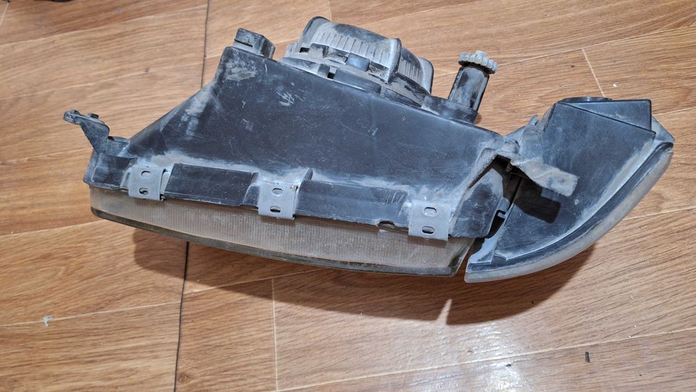 фара Passat B3 правая, Hella