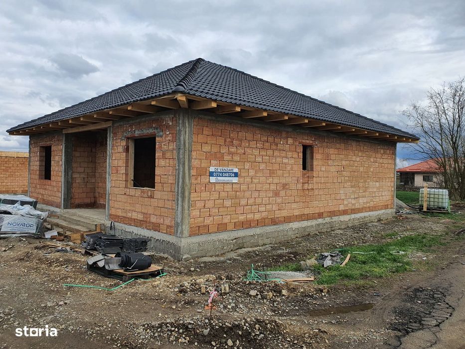 Casă la cheie pe 1 nivel 4 camere 2 băi,145 mp,500 mp teren