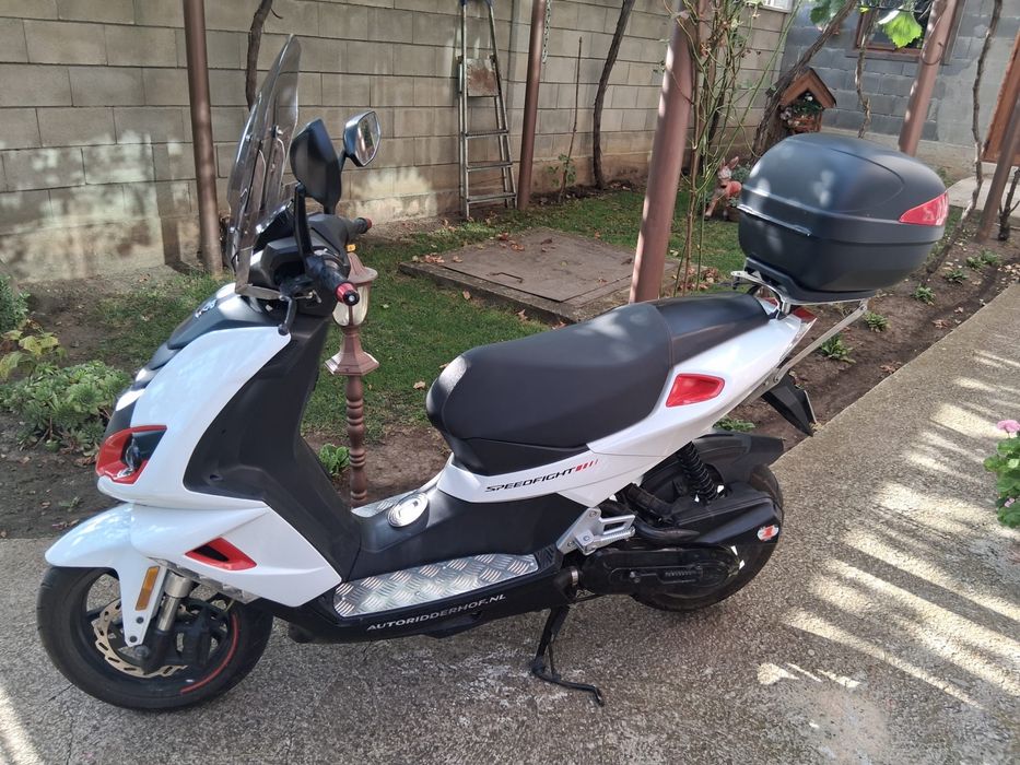 Скутер Peugeot spedfight 4
