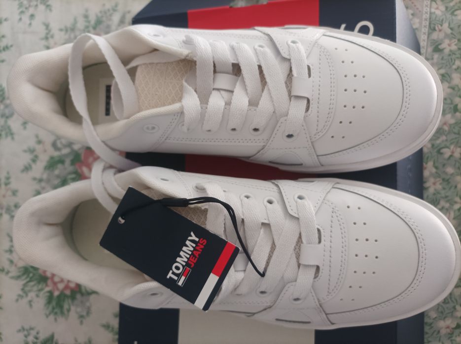 Tommy Hilfiger N43 маратонки