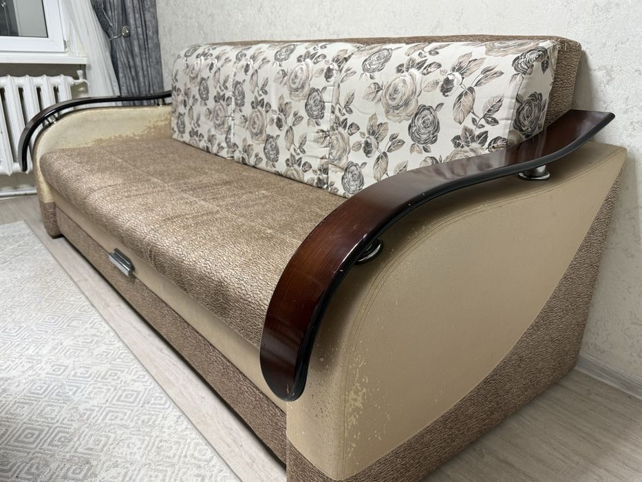 Продам диван для гостиной