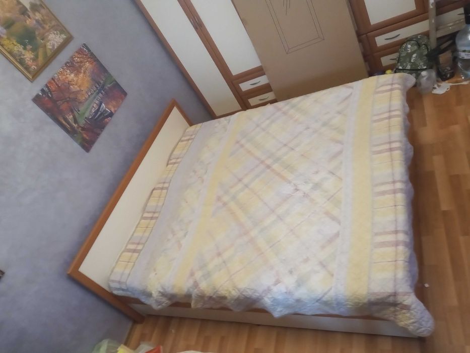 Продавам запазено легло спалня