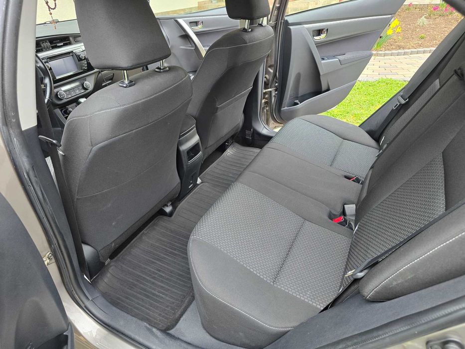 Toyota Corolla, fabricatie 2015, motor 1.6 benzină 132 CP, cutie automată