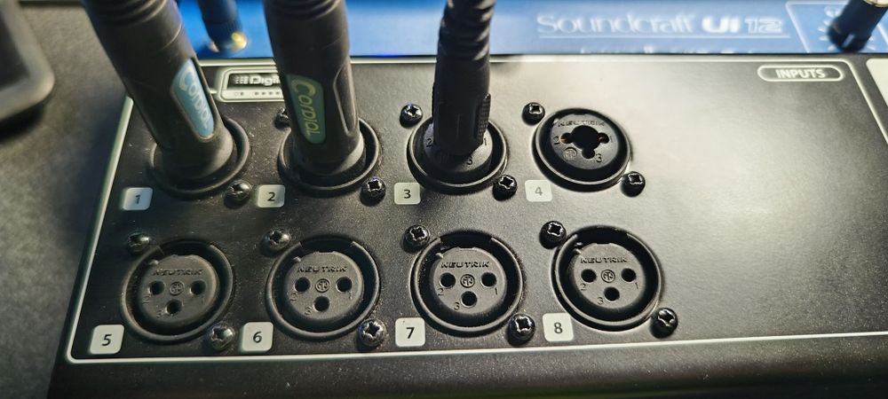 Soundcard Ui12 смесителен пулт