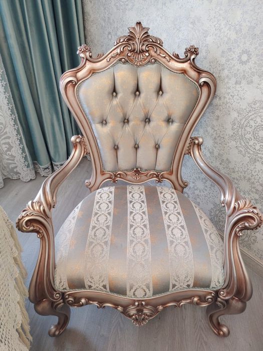 Стол со стульями