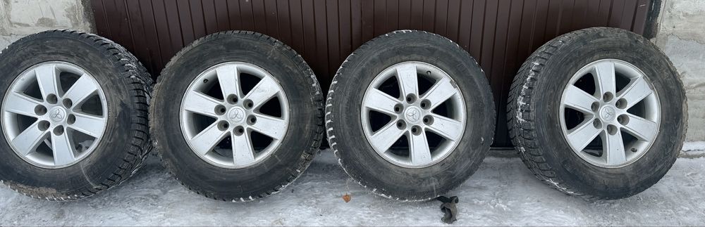 Продам колеса паджеро 4