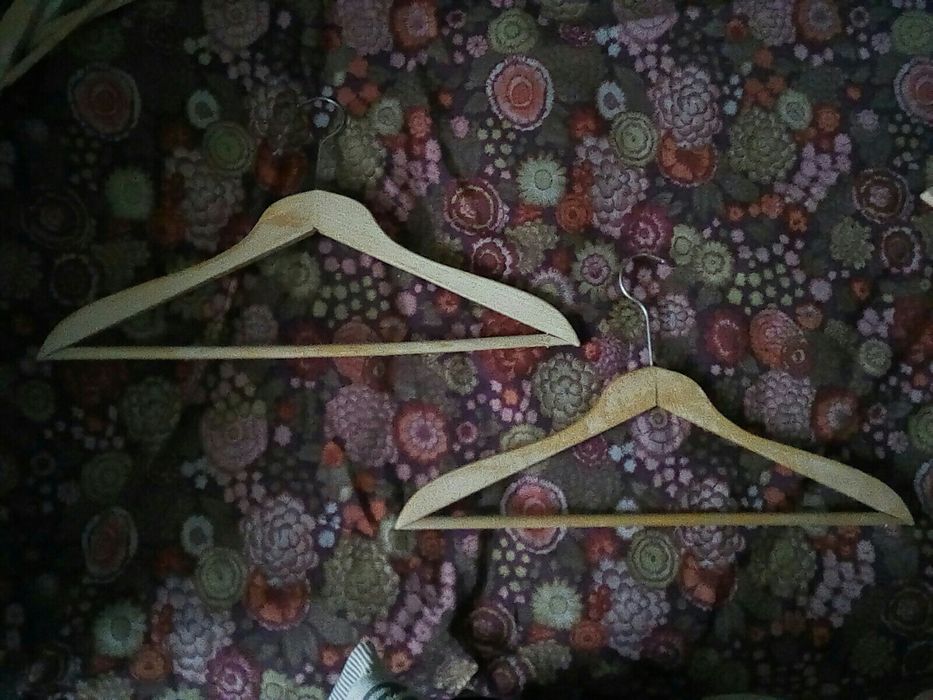 Дървена закачалка