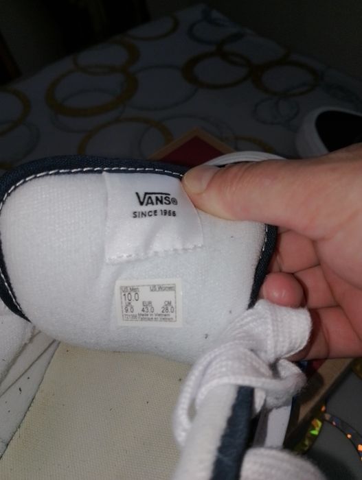 Vând adidași Vans măr 43