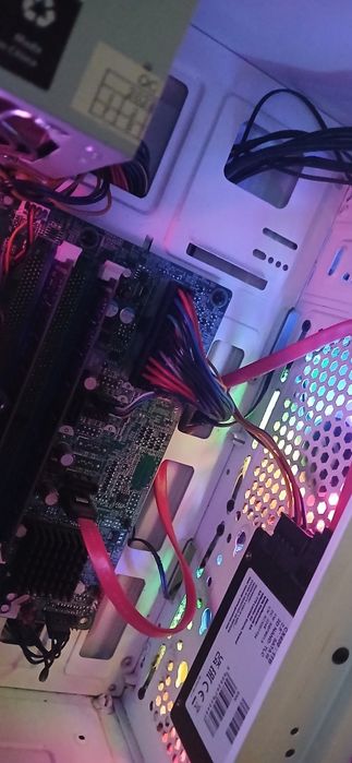 Vand pc specificatii in descriere