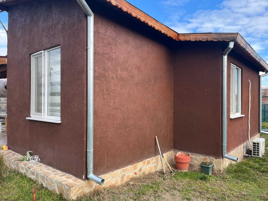 Продава се нова къща в близко до Казанлък село