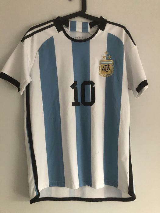 Kit pantaloni fotbal + tricou + jambiere - Messi