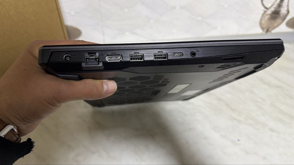 Как новый Игравой Asus notebook  16 gb/512 SSD VGA-4 gb sotiladi