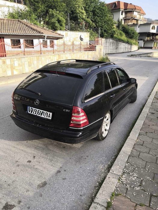 Продавам Мерцедес ц320