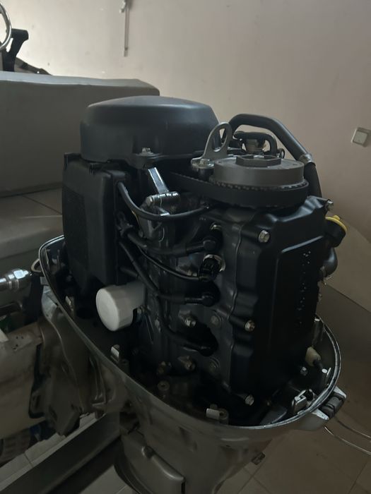 Продавам лодка риб LOMAC с двигател хонда