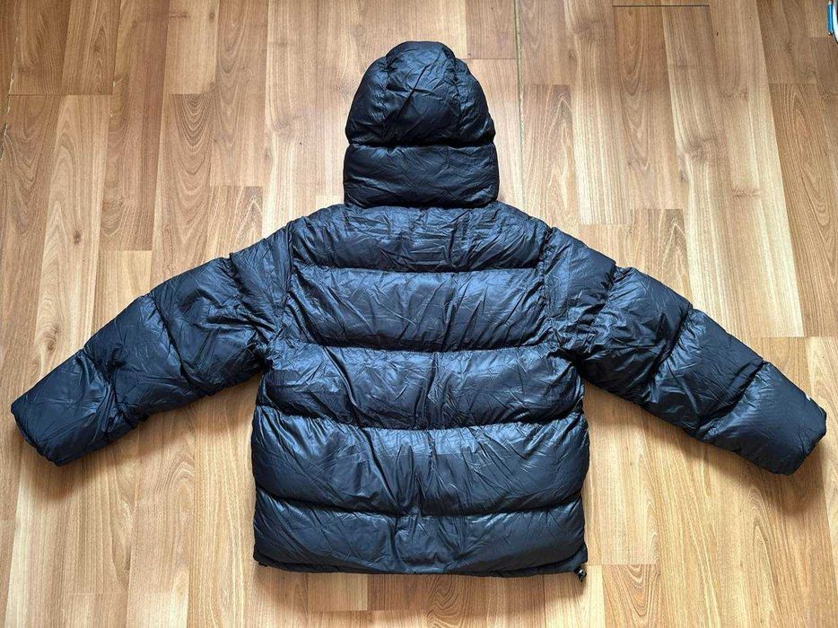 Geaca Stussycu eticheta (nu Nike, Gucci, Adidas, Balenciaga)