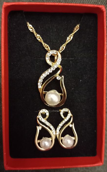 Комплект украшений к 8 Марта