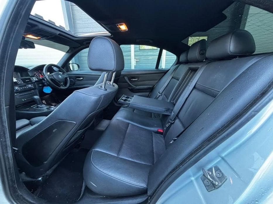 Dezmembrez BMW 335i E90 Lci 3.0i bi-turbo Recaro incalzit,Trapa,Hi-Fi,Xenon adaptiv,Navi Cic,Eleron,Led,volan M padele,jante M 19 inch Titan Silver