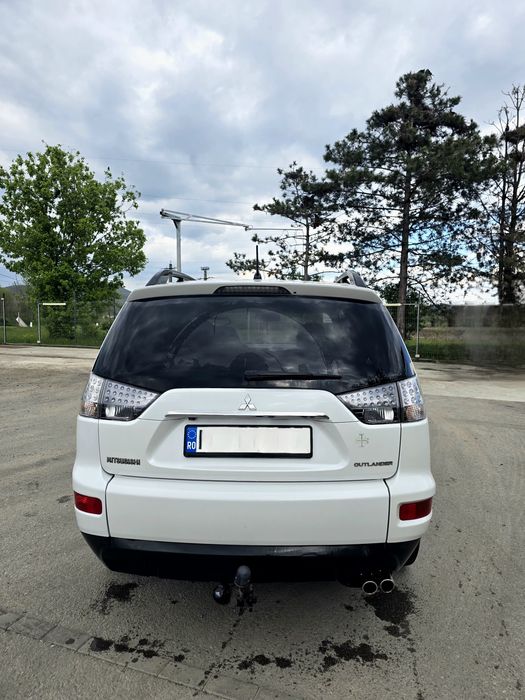 Vând Mitsubishi Outlander 2012 4x4