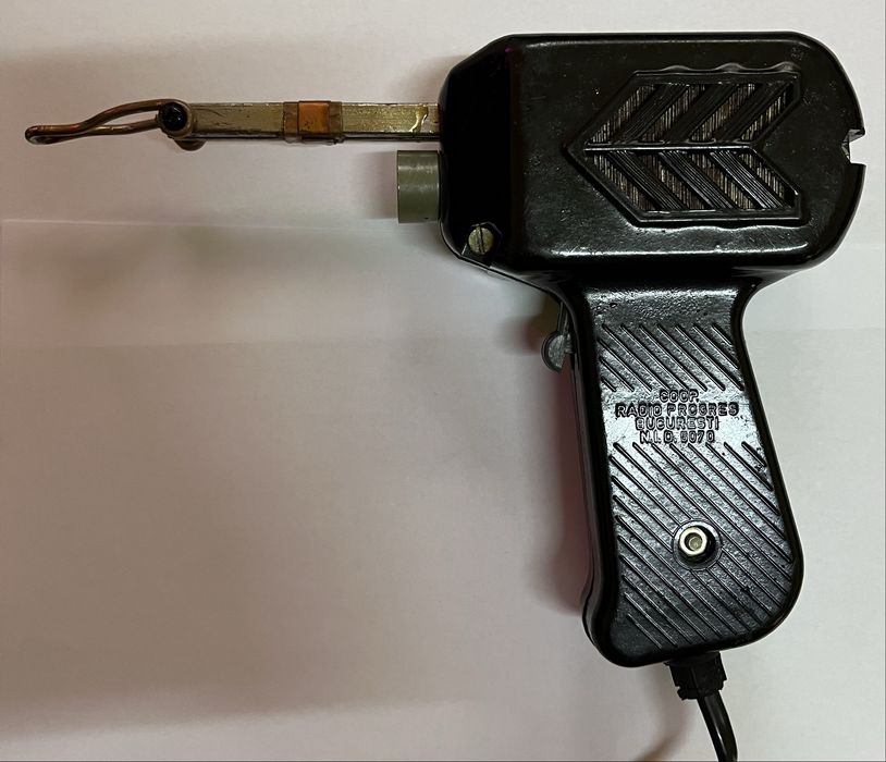 Pistol lipit Cooperativa Radio Progres București românesc