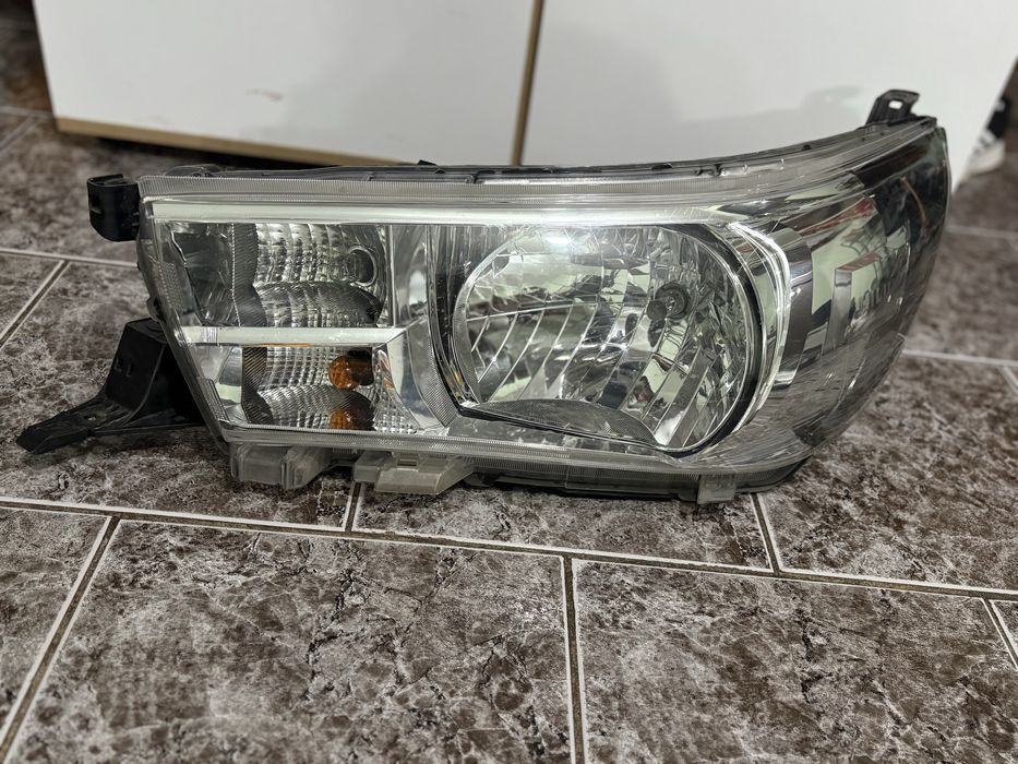 Десен и ляв фар за Toyota Hilux / Тойота Хайлукс