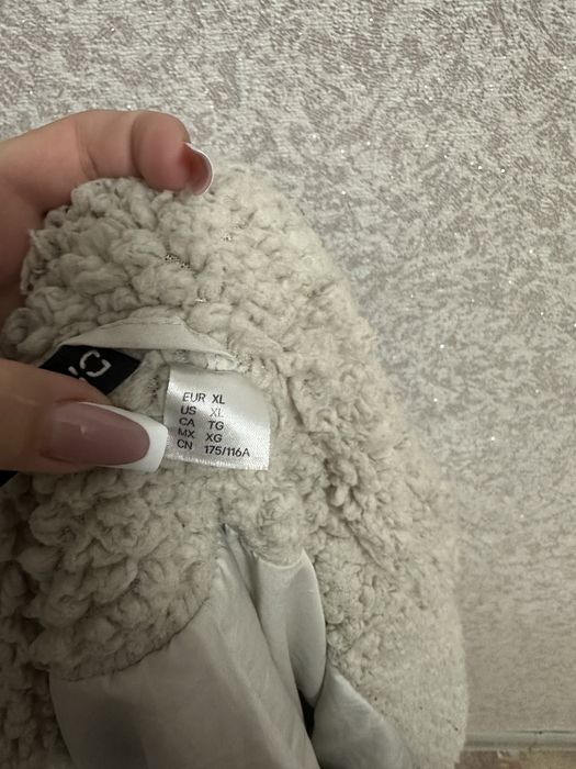 H&M Divided “Oversized teddy jacket”