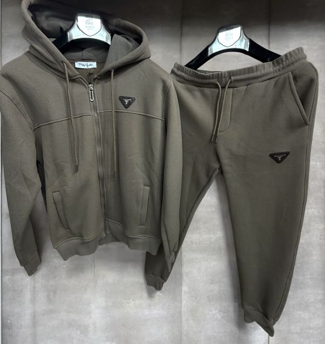 Treninguri barbatesti!  Calitate superioara! Philip Guston!