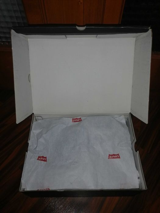 Ghete Levi's din piele naturala