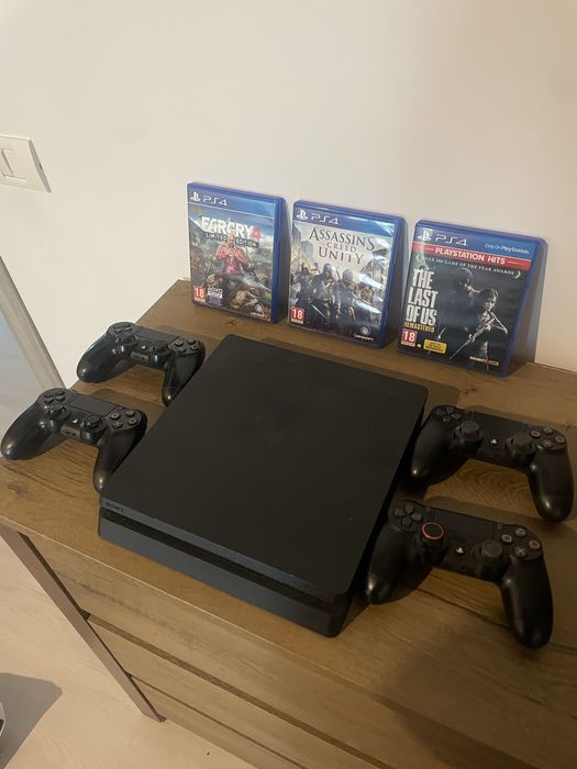 Playstation 4 slim