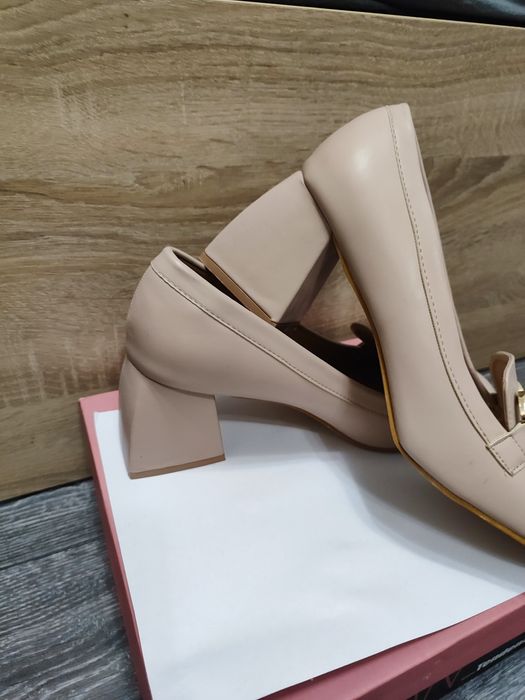 Нови обувки на ток