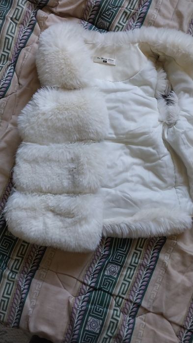 Продам меховой жилет для девочки