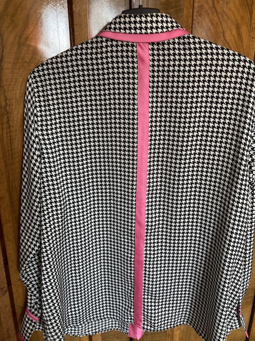 Bluza dama , masura 48, alb cu negru si garnitura roz fucsia