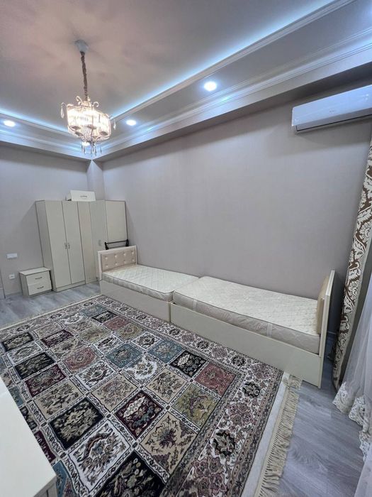 4х комнатная квартира на аренду.