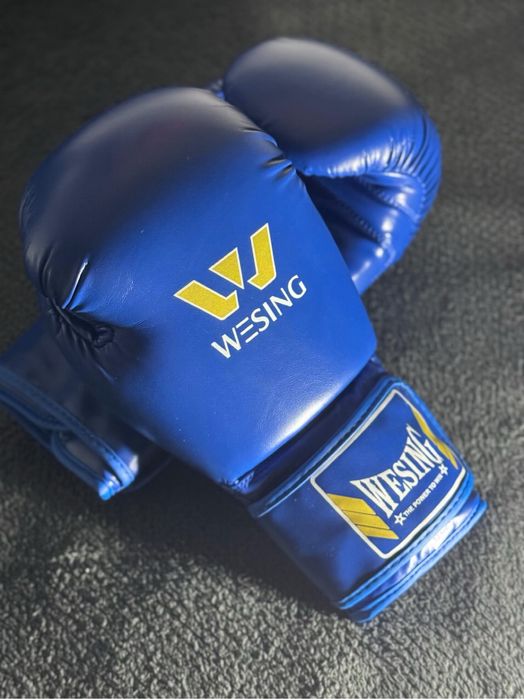 Боксерские перчатки