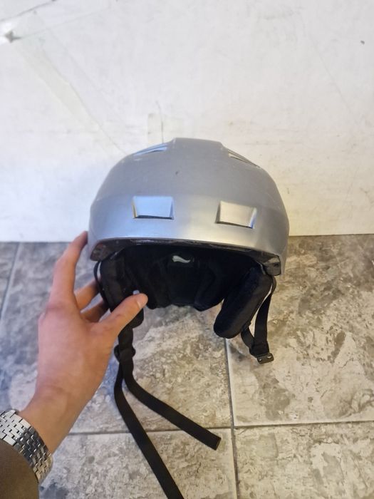 Каски,ръкавици и очила за ски