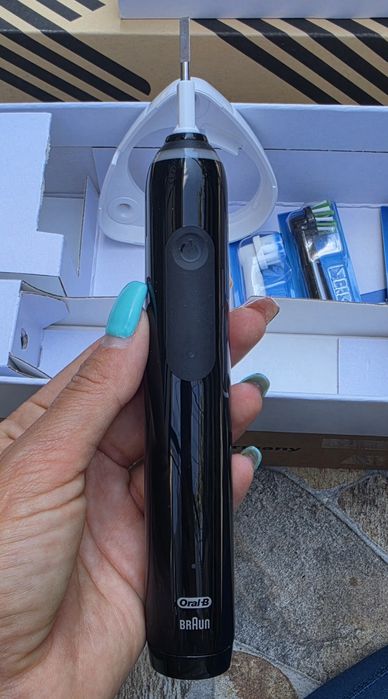 Електрическа четка за зъби Oral-B