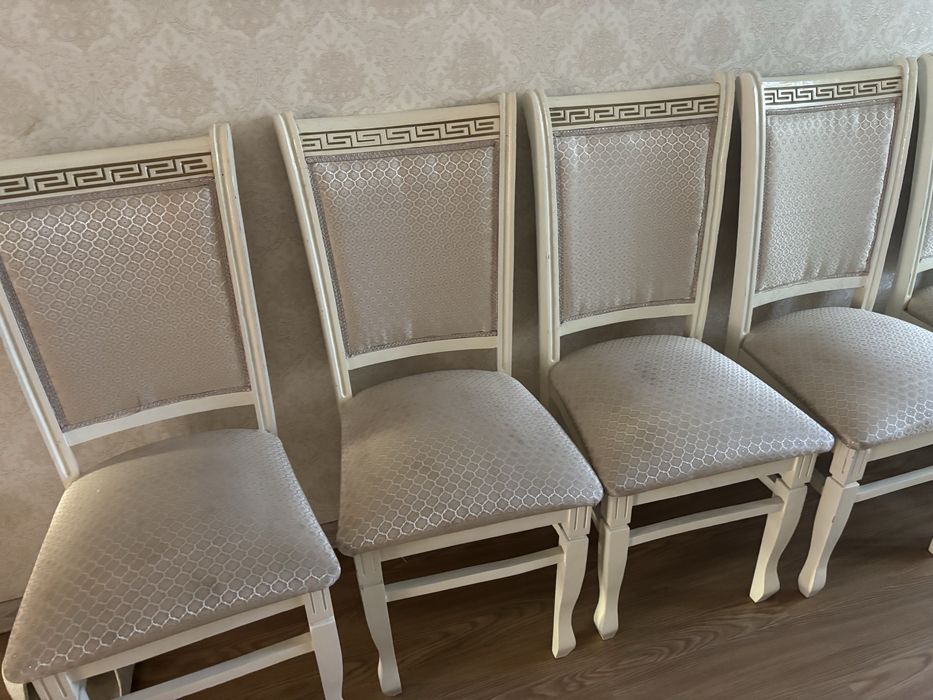 Стол со стульями