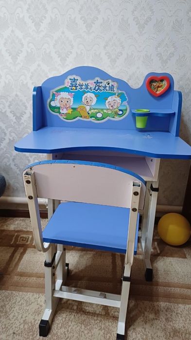 Продается парта со стулом
