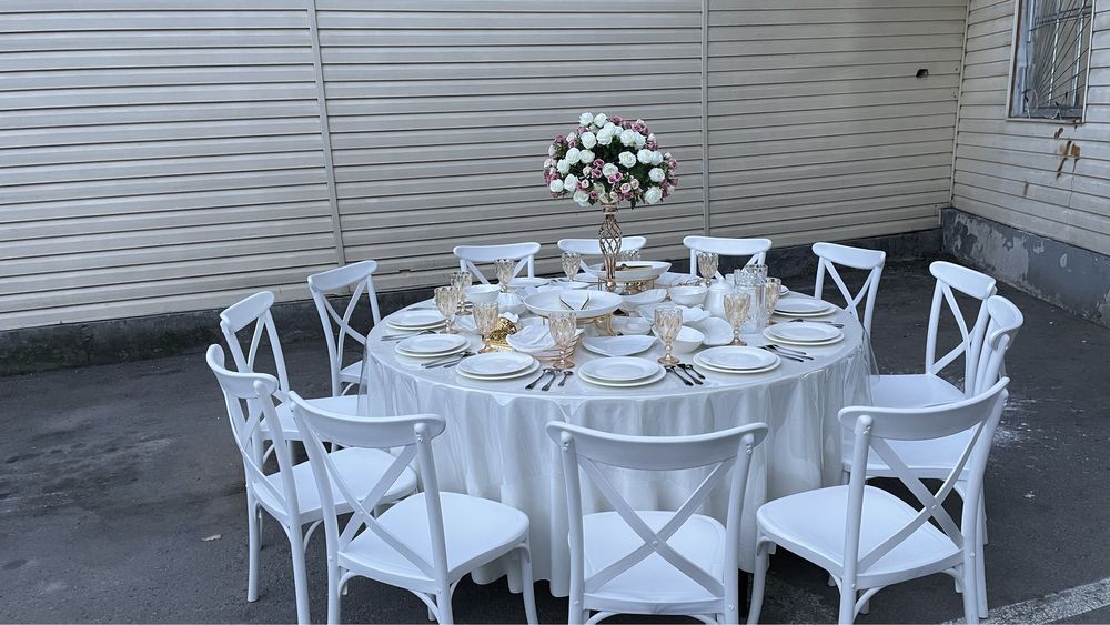 Аренда прокат круглых столов и стульев, посуда, гирлянда