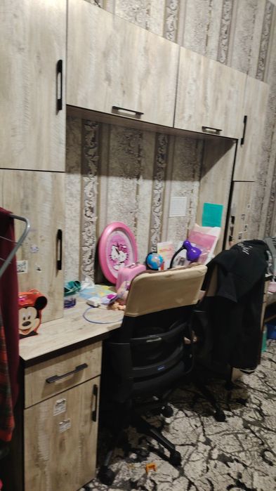 Продам комплект мебели в детскую